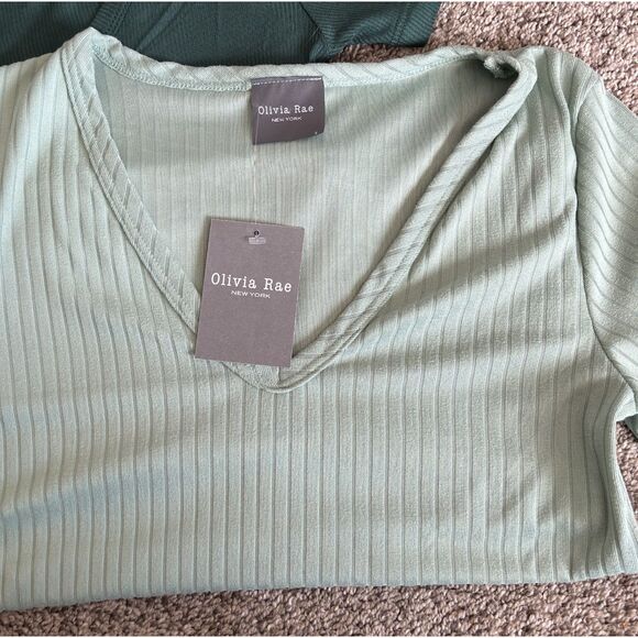 Lot Of 2 Olivia & Rae & Timing V Neck Green Short Sleeve Tee Tops Junior Small - Picture 3 of 4